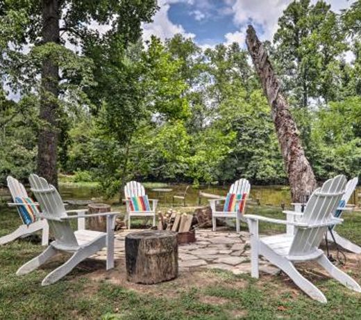 Riverfront Couples Retreat in the Smoky Mtns
