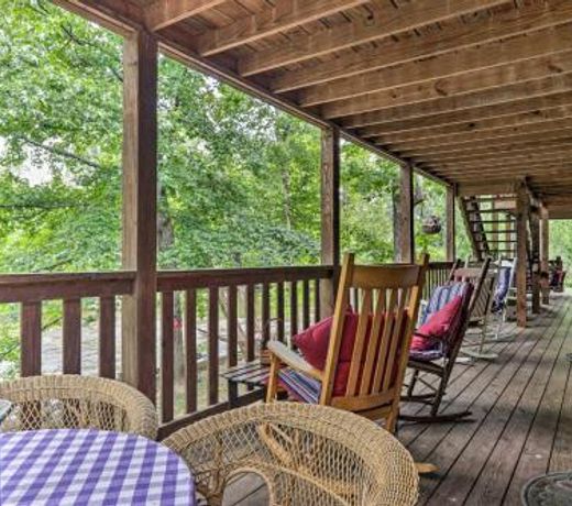 Outdoorsmens Paradise on River with Fire Pit!