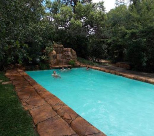 Shangrila-innibos Country Lodge