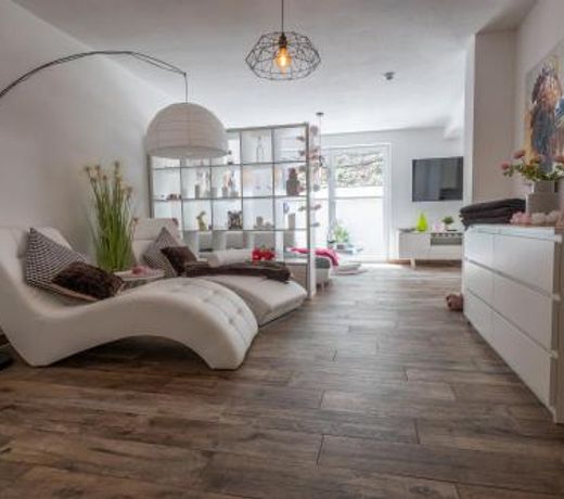 Moderne Souterrain-Wohnung