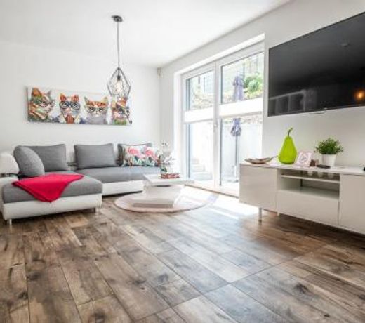 Moderne Souterrain-Wohnung
