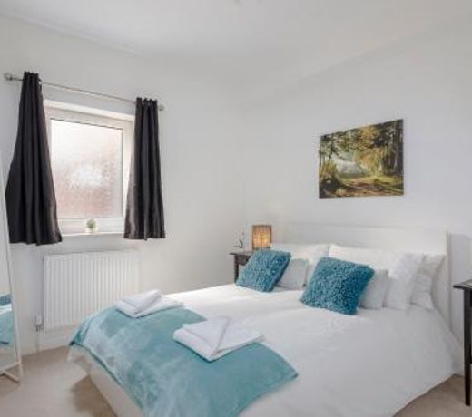 1 Bed Apt Sleeps 4