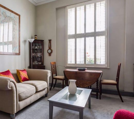 Gorgeous 1BR Home in VICTORIA w/PATIO, 4 guests