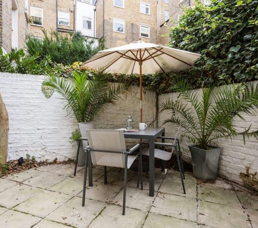 Gorgeous 1BR Home in VICTORIA w/PATIO, 4 guests