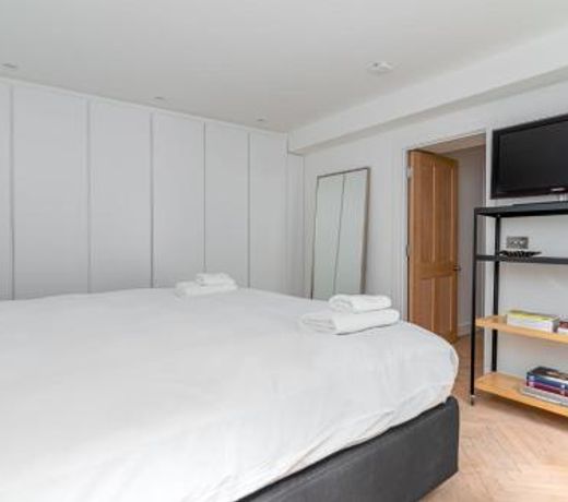 GuestReady - Lux Central 2BR Garden Flat in Fitzrovia 4 guests