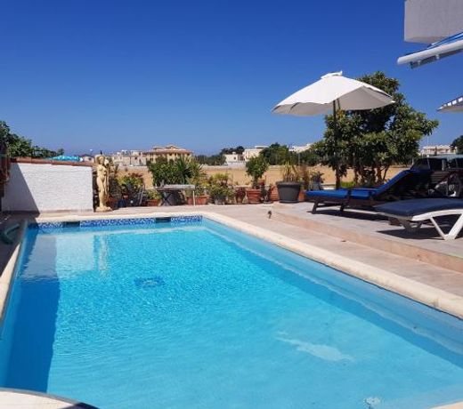 Peaceful Villa with private pool near the sea