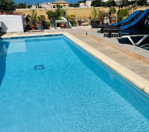 Peaceful Villa with private pool near the sea