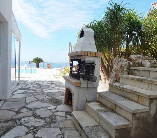 Beautiful 4 Bed Villa with Very Large Pool
