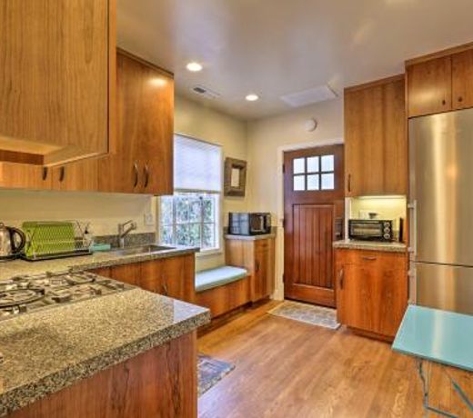 Updated Menlo Park English Tudor Garden Cottage!