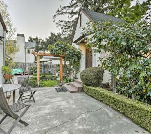 Updated Menlo Park English Tudor Garden Cottage!