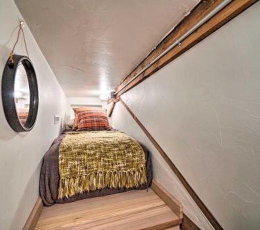 Fort Howard Lodge, Modern Escape in Green Bay