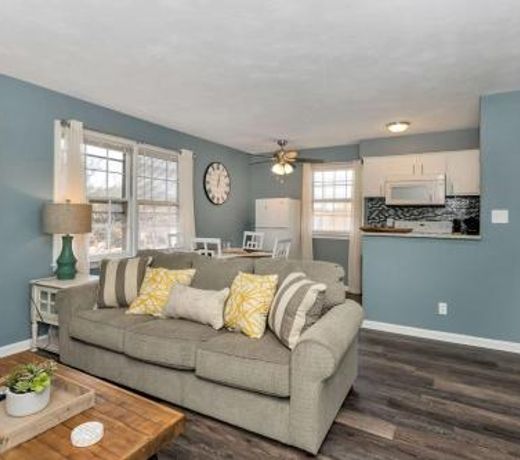 Bay Breeze Sailboat Suite (1 bed/1 bath condo with cabanas, fire pits, and pier)
