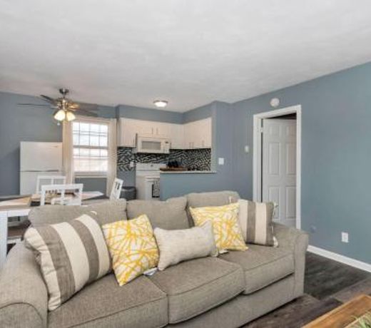 Bay Breeze Compass Suite (1 bed/1 bath condo with cabanas, fire pits, and pier)