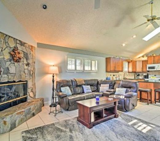 Sunny Seminole Home with Pool, 4 Miles to Beach!