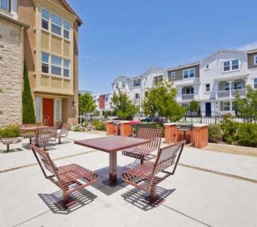 A Luxury Townhome at the cross roads of Silicon Valley