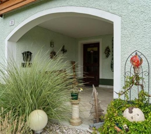 Cosy Apartment in Oed hling with Garden