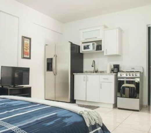 Studio with pool table just 15 minutes from the beach
