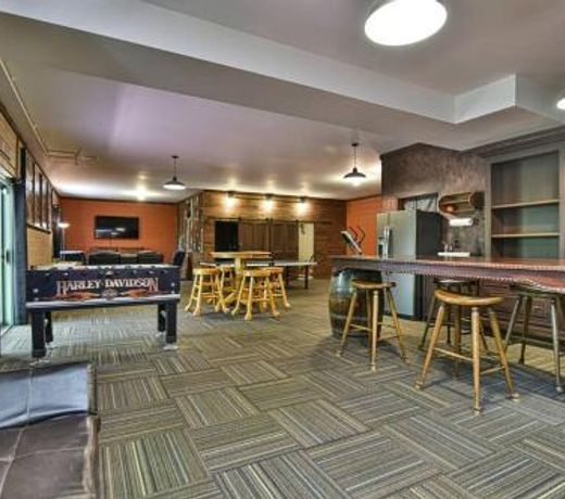 Game room, hot tub, just 7 miles to downtown Asheville!