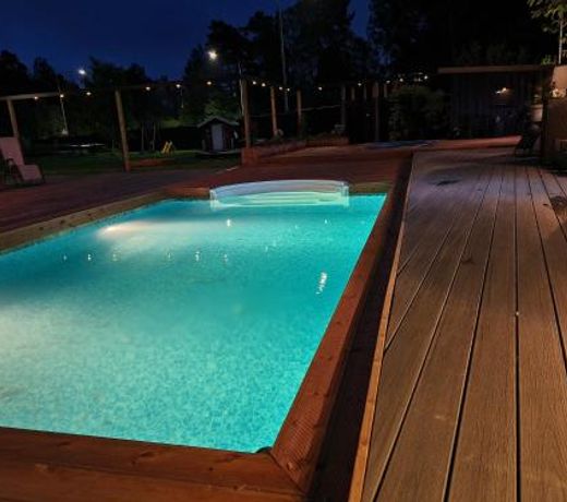 Exclusive villa with pool near Sthlm city and lake