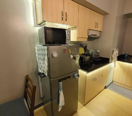 1BR HighFloor w/ Balcony and Parking (Sheridan)