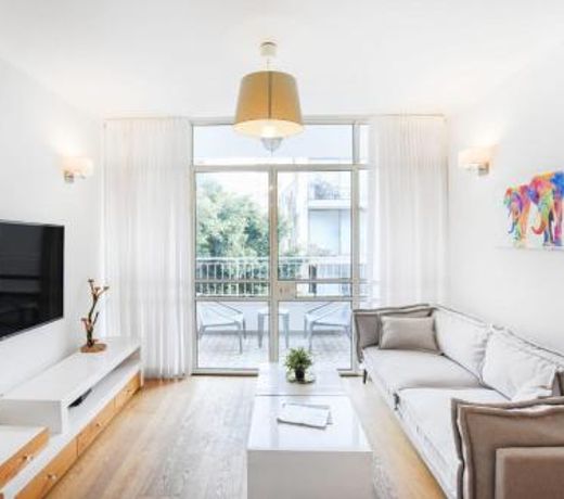 Clear 3BR near Bograshov by HolyGuest