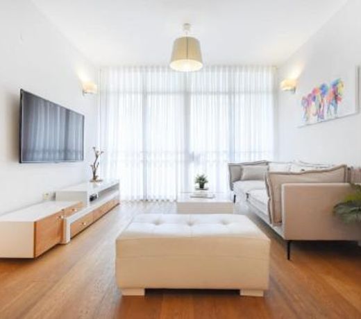 Clear 3BR near Bograshov by HolyGuest
