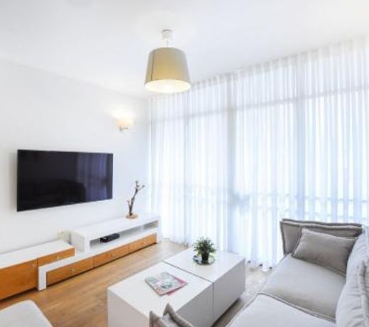 Clear 3BR near Bograshov by HolyGuest