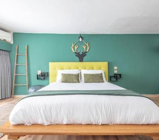 Vintage Duplex Apartment by the Beach / Flea Market District