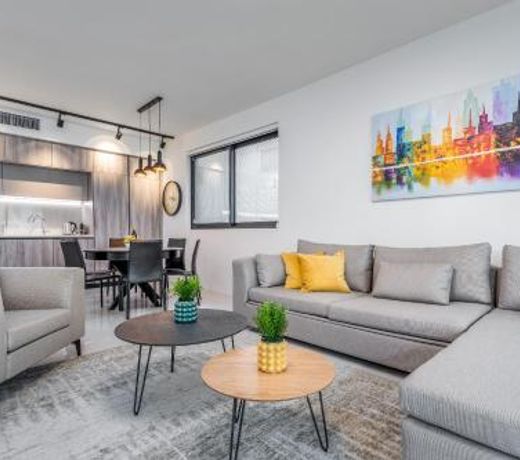 Spacious & Design 2BDR W/ balcony and parking