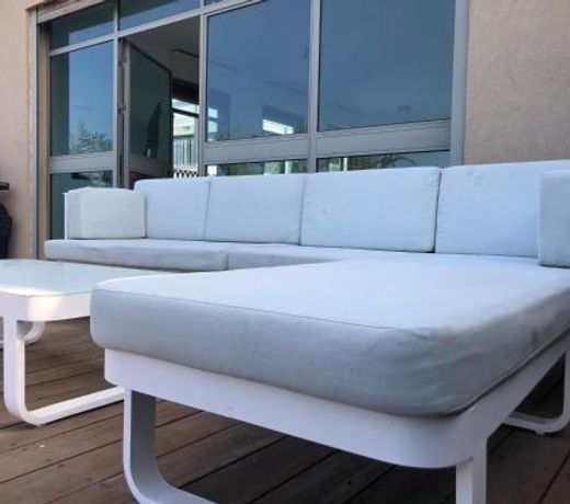 Luxury penthouse full equipped beach front