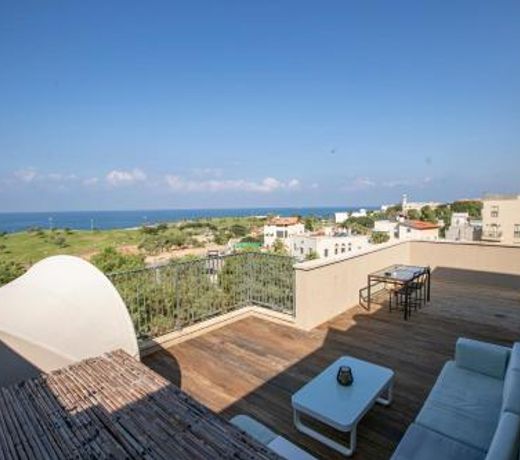 Luxury penthouse full equipped beach front