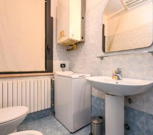 DesenzanoLoft Yellow Apartment