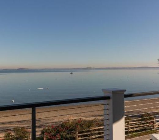 Luxury Oceanfront Bayside Jewel
