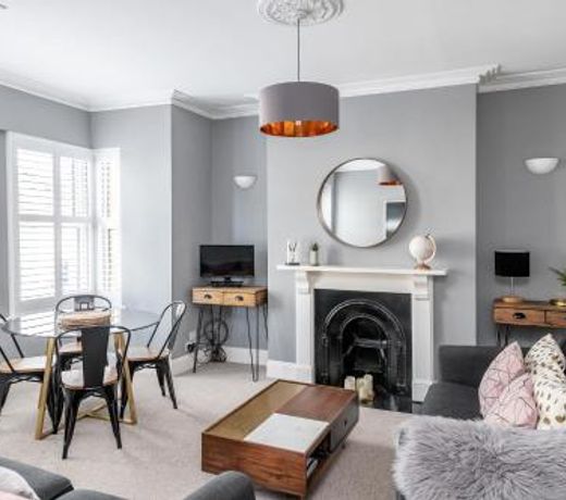 Modern & Spacious 2 Bedroom Maisonette