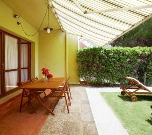 Pinus Village Sea Front Apartment