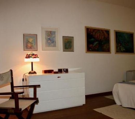 Vest House 45