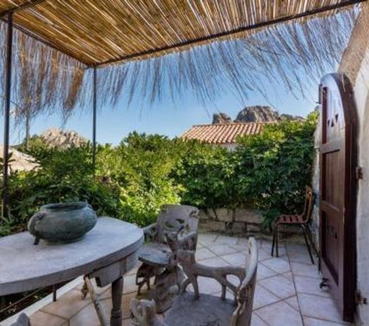 Luxury Cottage a San Pantaleo. Casa Il Glicine