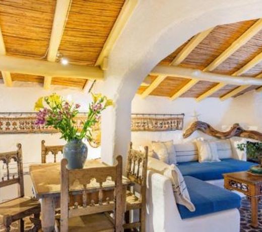 Luxury Cottage a San Pantaleo. Casa Il Glicine