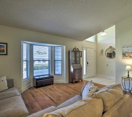 1-Story Home with Yard Less Than 7 Mi to Downtown Lakeland