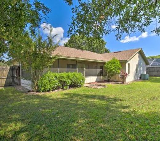 1-Story Home with Yard Less Than 7 Mi to Downtown Lakeland
