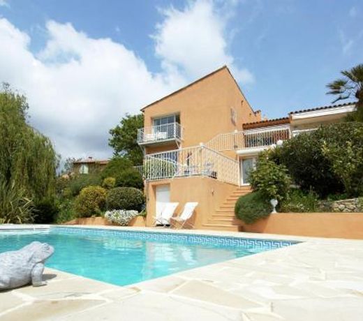 Stately Villa in La Gaude with Relaxation Area and Pool