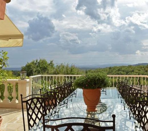 Stately Villa in La Gaude with Relaxation Area and Pool