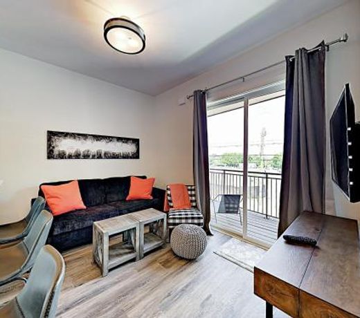 New Listing! Prime Locale, Walk To Centennial Park Apts