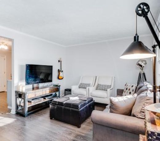 12 South/Melrose Cottage Oasis