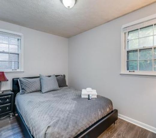 12 South/Melrose Cottage Oasis