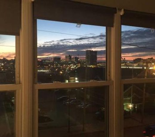 Trendy Downtown Nashville Loft, 4 queen beds, Walk to Broadway