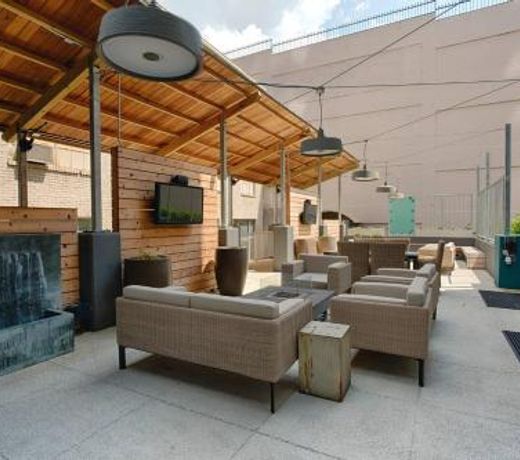Honky Tonk Luxury 2BR&2BATH - Fast WIFI - Work Area - Free Parking! - CH2