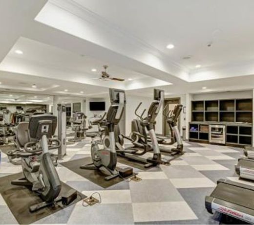 Yes it's right 2 suites and 3 bath in the Heart of San Diego FB2