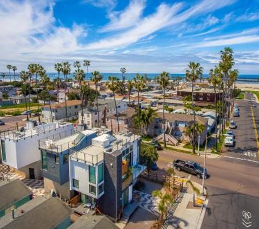 Modern Beach Home Steps To The Sand