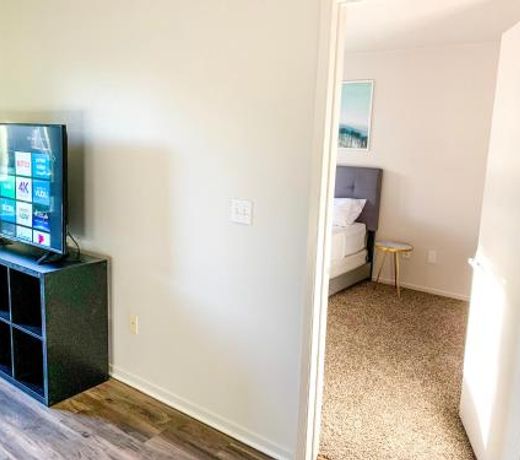 2 BDR in Heart of Gaslamp w/free Pkg